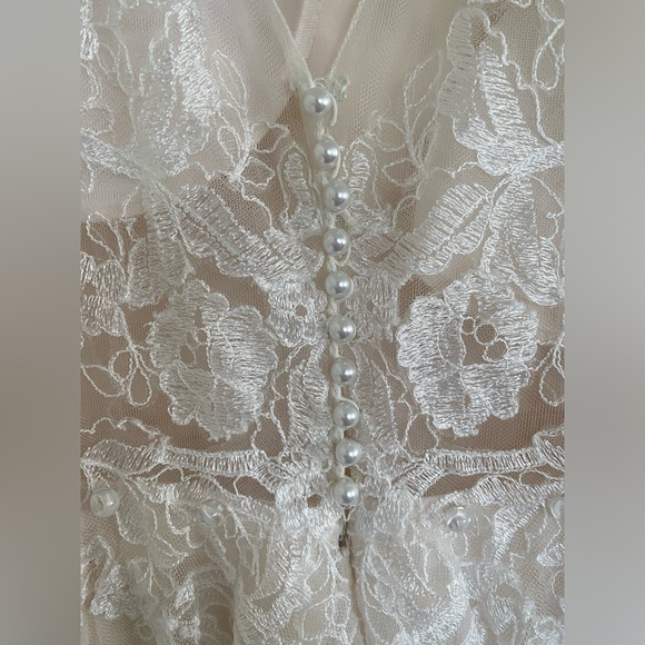 Wtoo by Watters Reagan Gown- size 12/14 Lace + Tulle floor-length Wedding Dress - Picture 6 of 9